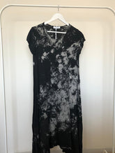 Load image into Gallery viewer, Patterned Long Jersey Tiered Dress - Black/Grey
